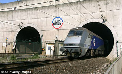 英吉利海峽隧道列車突然停駛 乘客被困海底6小時