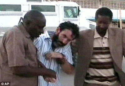 趁綁匪熟睡星夜狂奔5小時 法特工索馬里勝利大逃亡