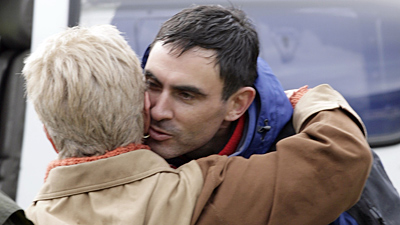 澳一部長獨自登山失蹤兩天 女警官從天而降救其脫險