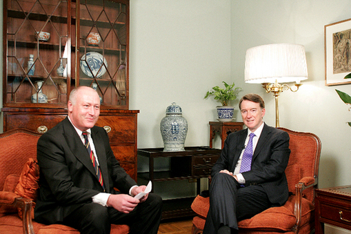 專訪英國商務(wù)大臣：中國帶領(lǐng)世界走出金融危機