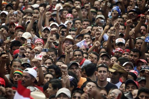 塞拉亞歷盡艱辛神秘回國(guó) 藏身巴西使館洪首都封城