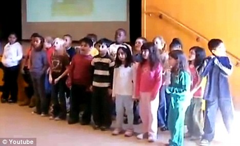 美國小學生“歌頌奧巴馬”引爭議 學校堅稱事件“無關政治”