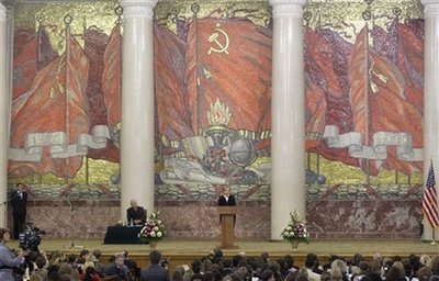 希拉里批評俄美政府冷戰陰魂不散 博得俄大學生好感