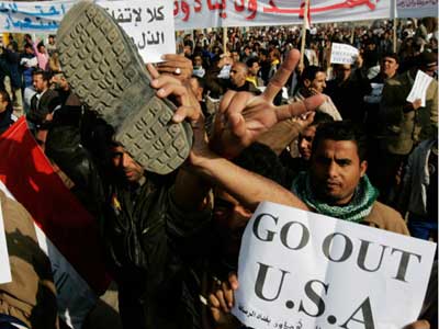 “鞋襲”布什記者取消避難申請 將成立基金會幫助伊民眾