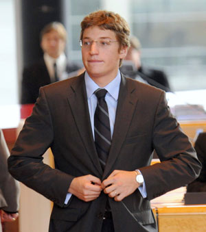 薩科齊兒子當選法商業(yè)區(qū)管委會委員 引發(fā)質(zhì)疑猜測