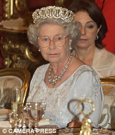 英女王愛在床上吃早餐 餐具很簡樸但要經常換花樣