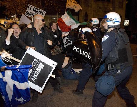 英國查爾斯王儲訪問加拿大 遭數(shù)百民眾扔雞蛋抗議