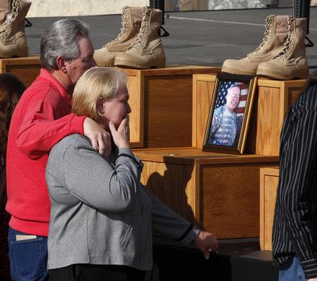 奧巴馬哀悼胡德堡基地遇難者 贊逝去者是英雄
