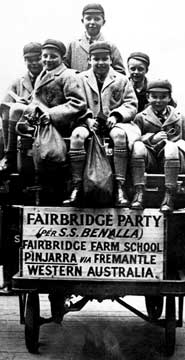 澳總理向數(shù)十年前英移民兒童道歉 布朗年內(nèi)也將致歉