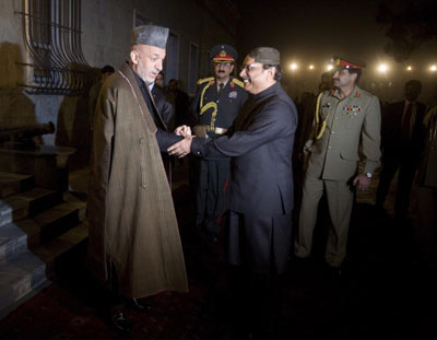 卡爾扎伊宣誓連任 塔利班不受招安阿卜杜拉無意入伙