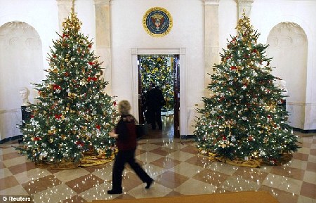 米歇爾公布白宮圣誕主題 環保裝飾點亮節日氣氛