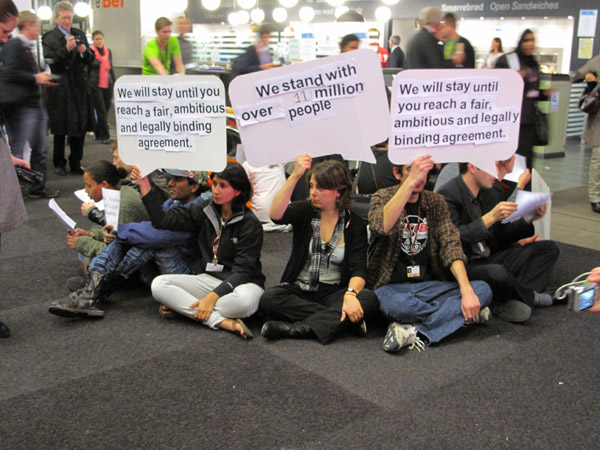 示威者要求氣候變化大會取得實質成果（圖）