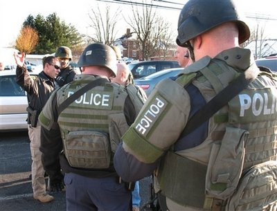 美一男子為吃披薩劫持數名人質 對峙近9小時終自首