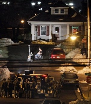 美一男子為吃披薩劫持數名人質 對峙近9小時終自首