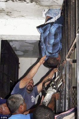 墨西哥囚犯真搞笑 越獄被卡呼叫獄警幫忙