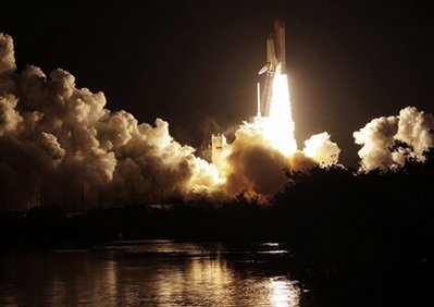 “奮進”號航天飛機升空 為空間站送去重要部件