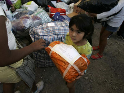 智利軍方震后4天展開救援 空軍司令與總統(tǒng)互相指責(zé)