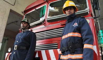 圖：印度孟買消防員近百年來首次換裝