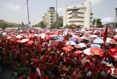 “紅衫軍”向泰國政府發出通牒 要求解散國會下院