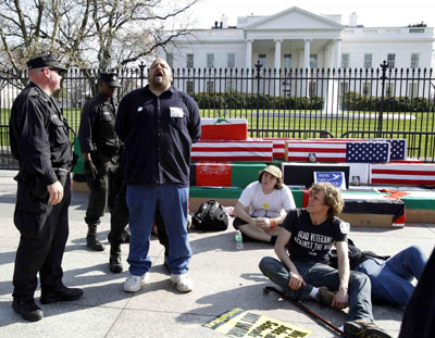 組圖：美國爆發反戰游行8人遭拘 矛頭直指奧巴馬