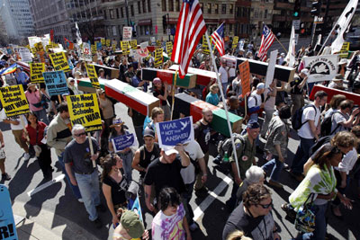 組圖：美國爆發反戰游行8人遭拘 矛頭直指奧巴馬