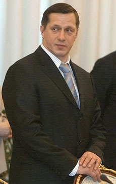 俄高官收入四大怪 總理比總統多下屬比上司多