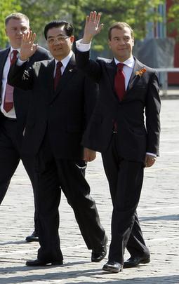 俄舉行衛(wèi)國(guó)戰(zhàn)爭(zhēng)65周年紅場(chǎng)閱兵 前所未有精彩國(guó)際元素濃