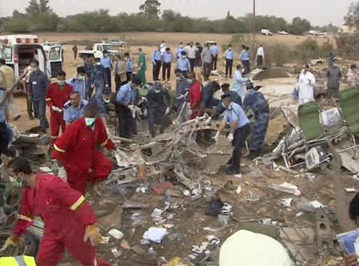 利比亞客機墜毀103人死亡10歲男孩幸存（多圖）