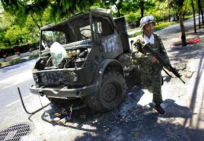 “紅衫軍”誓言絕不投降 沖突還在繼續