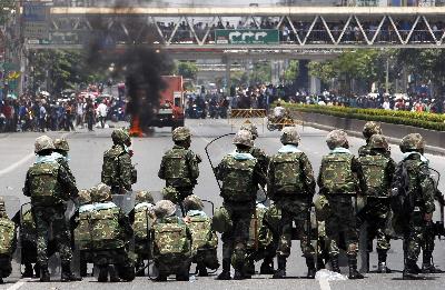 “紅衫軍”誓言絕不投降 沖突還在繼續