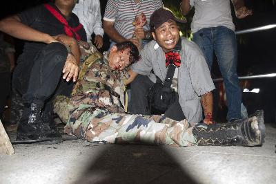 “紅衫軍”誓言絕不投降 沖突還在繼續