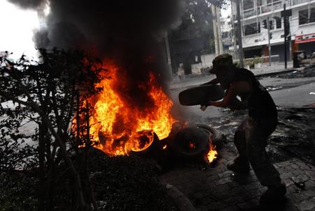 泰國(guó)政府拒絕國(guó)會(huì)和談提議 曼谷局勢(shì)更加緊張