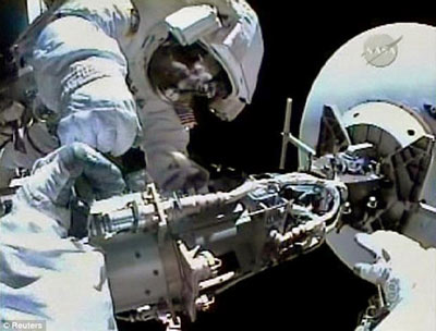 國際空間站停電 宇航員太空行走被晾半小時