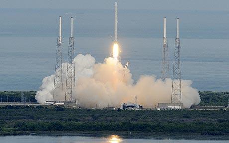 美民營太空火箭首攜航天器升空 有望替代航天飛機