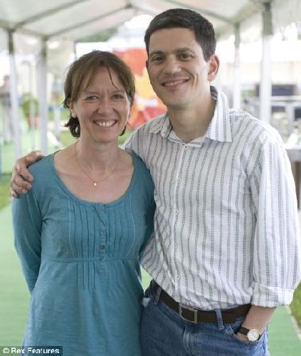 米利班德披露收養(yǎng)美國(guó)男嬰細(xì)節(jié) 等在產(chǎn)房外降生就移交