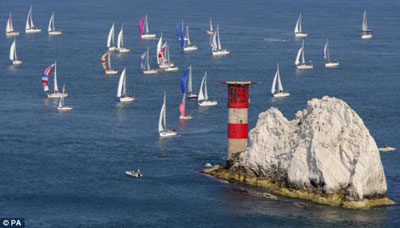 恢復(fù)正常生活？英國石油公司CEO看帆船比賽遭批評