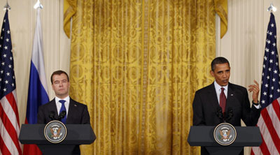 奧巴馬用漢堡招待梅德韋杰夫 美俄關系“勝似閑庭信步”