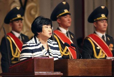 奧通巴耶娃正式就職 吉爾吉斯斯坦誕生首位女總統
