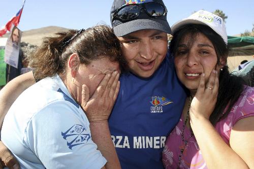 被困井下17天 智利33名礦工發來求救信息