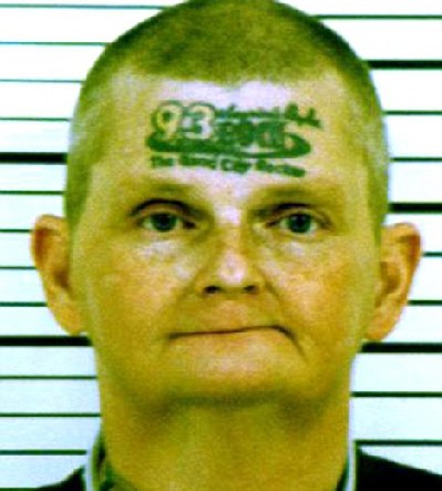 額頭文電臺標志 美國一對父子求財心切成笑柄