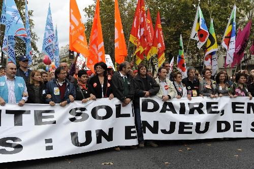 法國爆發第三輪全國性游行示威抗議退休制度改革