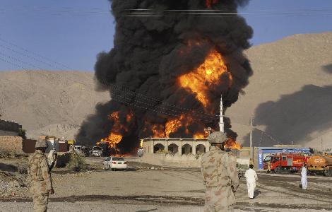 北約后勤車隊巴基斯坦遇襲 美將調查上月越境空襲事件