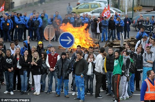 法大罷工導(dǎo)致油荒 巴黎主要機(jī)場(chǎng)燃油供應(yīng)被“切斷”