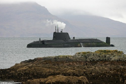 英國最先進核潛艇不敵潮水擱淺 皇家海軍蒙羞