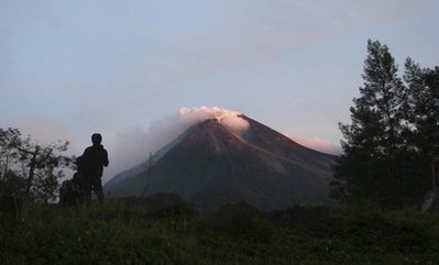 印尼默拉皮火山噴發 死亡人數升至25人