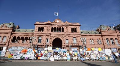 阿根廷前總統(tǒng)突發(fā)心臟病去世 舉國震驚哀悼