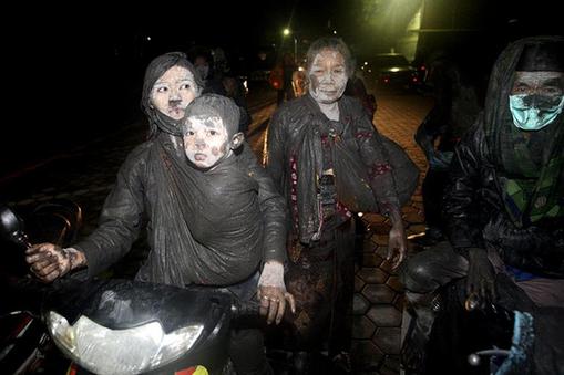 印尼默拉皮火山一夜奪78命 總統(tǒng)稱將強制居民撤離