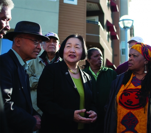 華裔當選美國奧克蘭首位女市長 出身貧寒努力奮斗