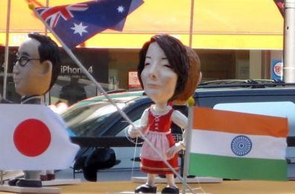 G20峰會意總理訴苦 澳總理玩偶錯穿奧地利裙子