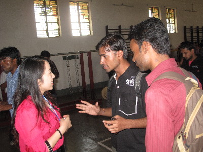 中國(guó)百名青年代表團(tuán)結(jié)束訪印回國(guó)